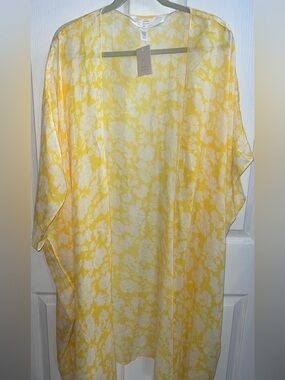 LC Lauren Conrad Yellow and Cream Floral Kimono